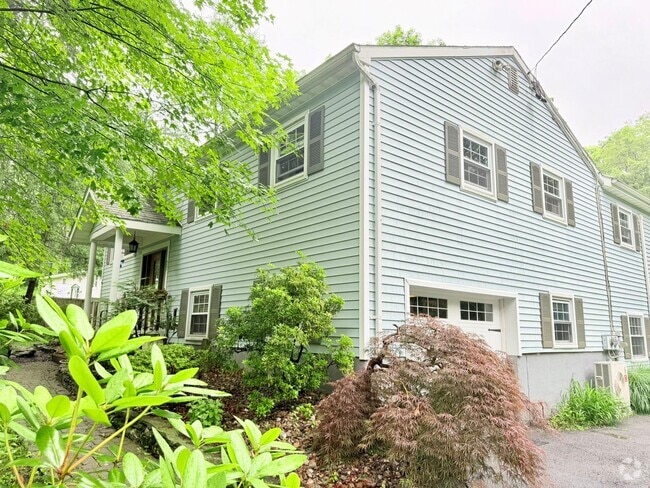 Building Photo - 23 Van Dam Rd Unit 2 Rental