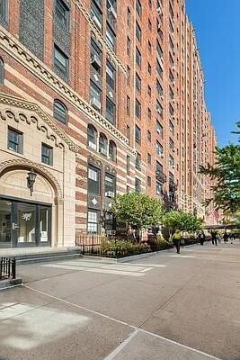 465 W 23rd St Unit 7G