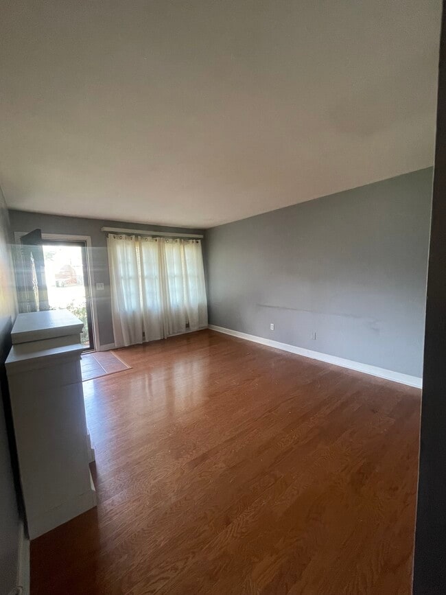 Photo - 1832 Epworth Ln