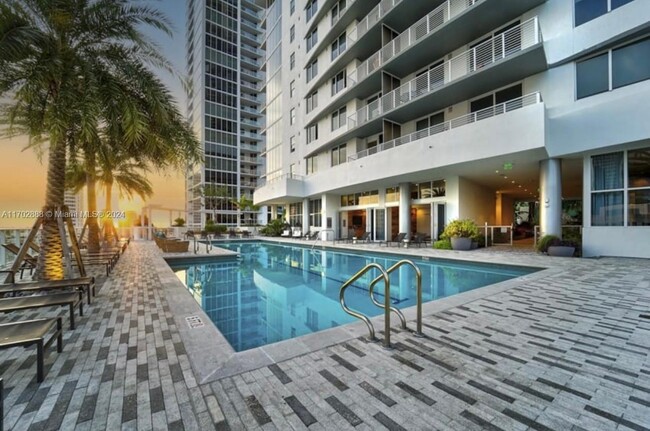 Building Photo - 215 N New River Dr E Unit 1550 Rental