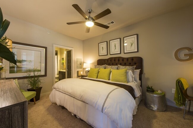Photo - Limited-Time: $500 Gift Card on 2-Bed in K... Unidad E99W