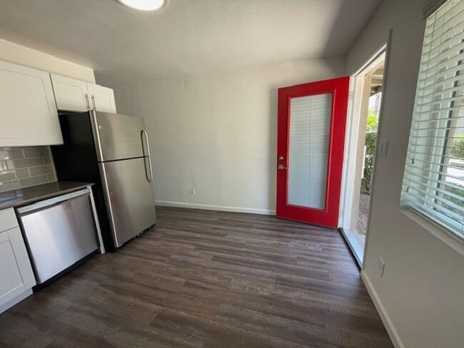 Photo - South Scottsdale Studio Casita w/ Private Patio | 4 Weeks Free | Remodeled Quartz & Stainless Kit... Unidad 8615 #A