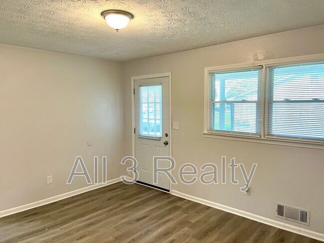 Photo - 295 Rogers St