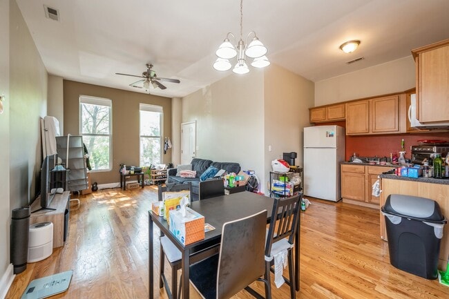 Photo - 921 S Oakley Blvd Unit 2