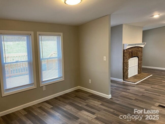 Photo - 1030 McKay Rd