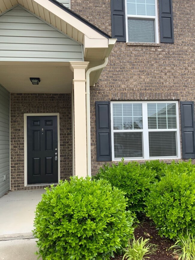 Building Photo - Beautiful 4bd 2.5ba home with Community Am...