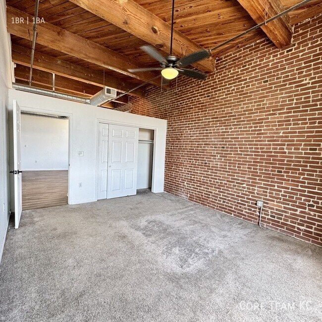 Photo - 202 W 5th St Unidad 310