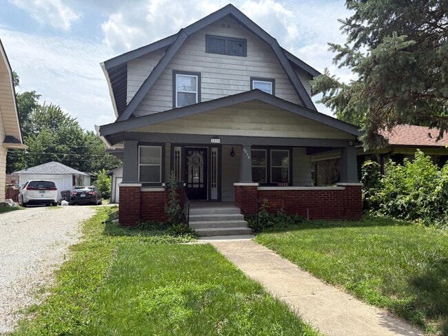 Building Photo - 6039 E Lowell Ave