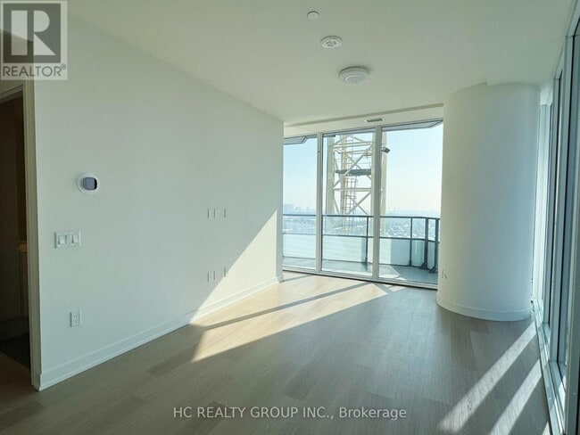 Photo - 448 Burnhamthorpe Rd W Unit 1010