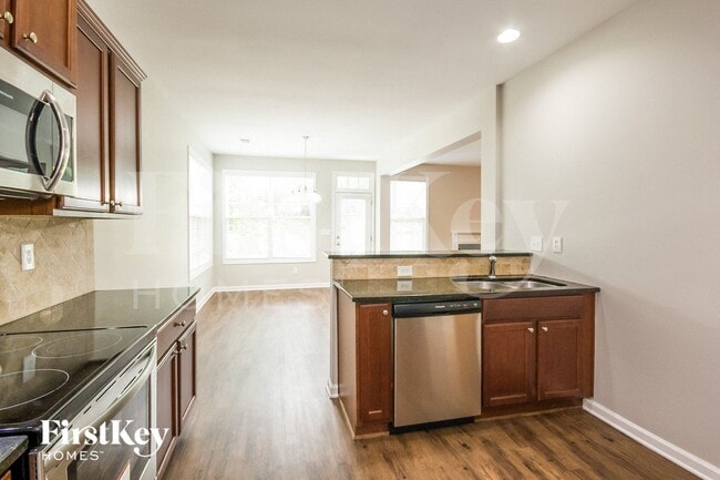 Photo - 5779 Chatham Cir NW