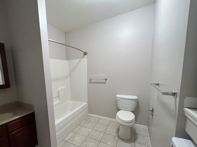 Photo - LUXURIOUSLY ELEGANT DESIGN 1 BDR APT. Avai...