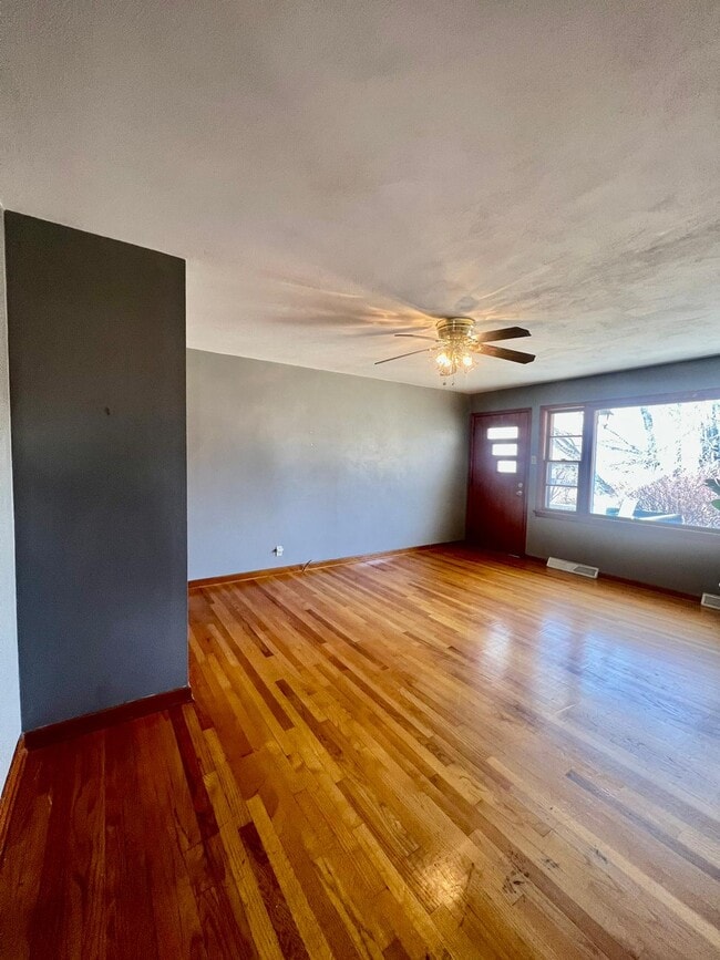 3338 Elm St