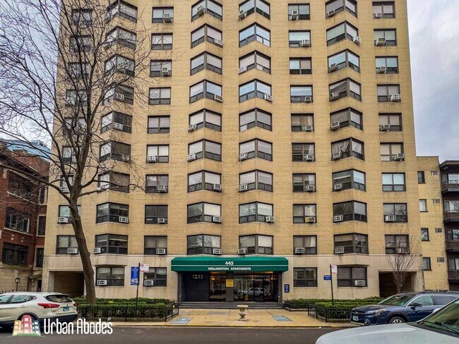Building Photo - 429 W Wellington Ave Unit J01W