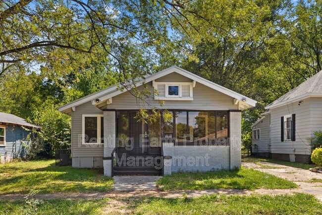 Building Photo - 1657 Lee Ave SW