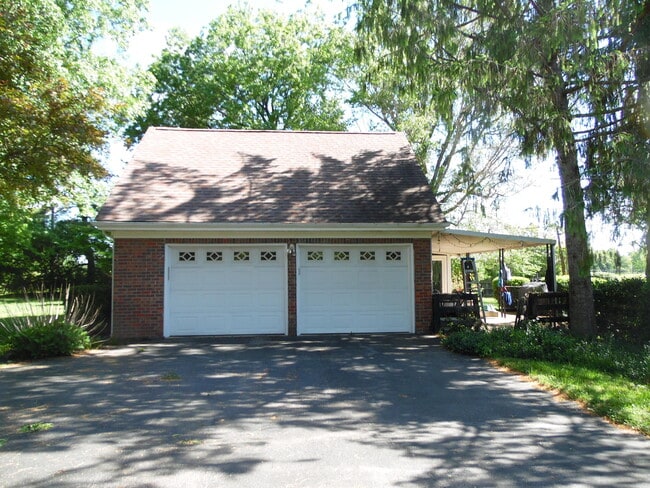 Photo - 290 Heritage Rd