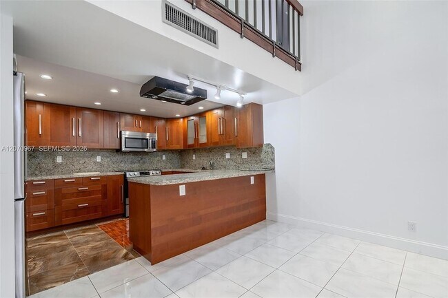 20347 W Country Club Dr