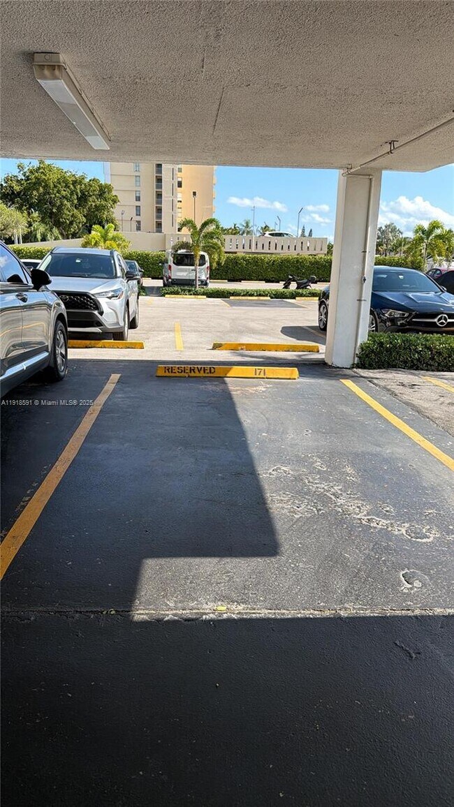 Photo - 2020 NE 135th St Unit 905