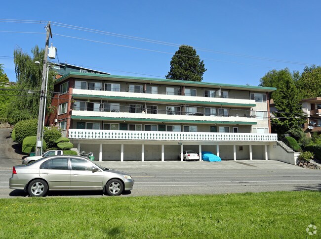 Photo - 2501 Thorndyke Ave W