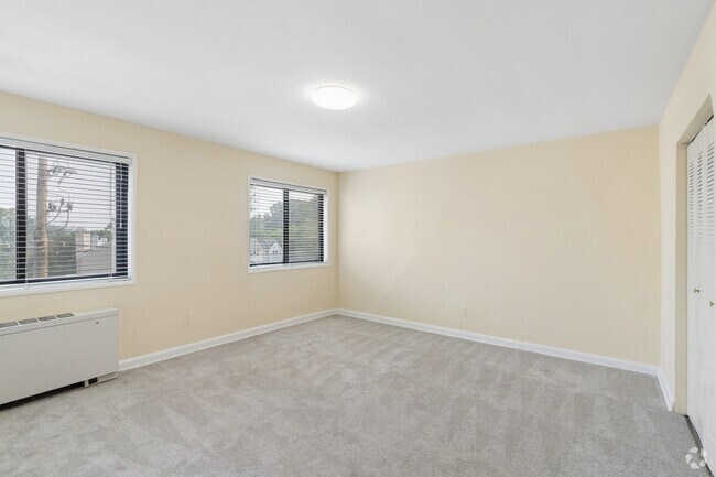 1BR, 1BA - 832SF - Bedroom