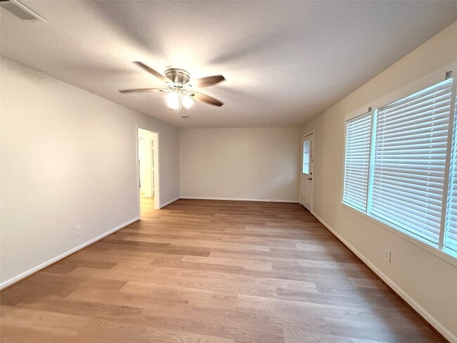 Photo - 8 Piney Way