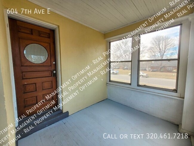 Photo - 604 7th Ave E