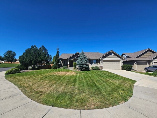 Building Photo - Beautiful Updated Home