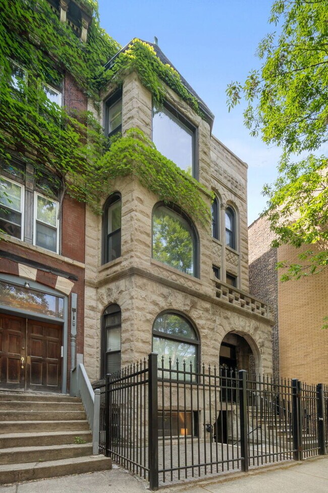 Building Photo - 2242 N Halsted St Rental