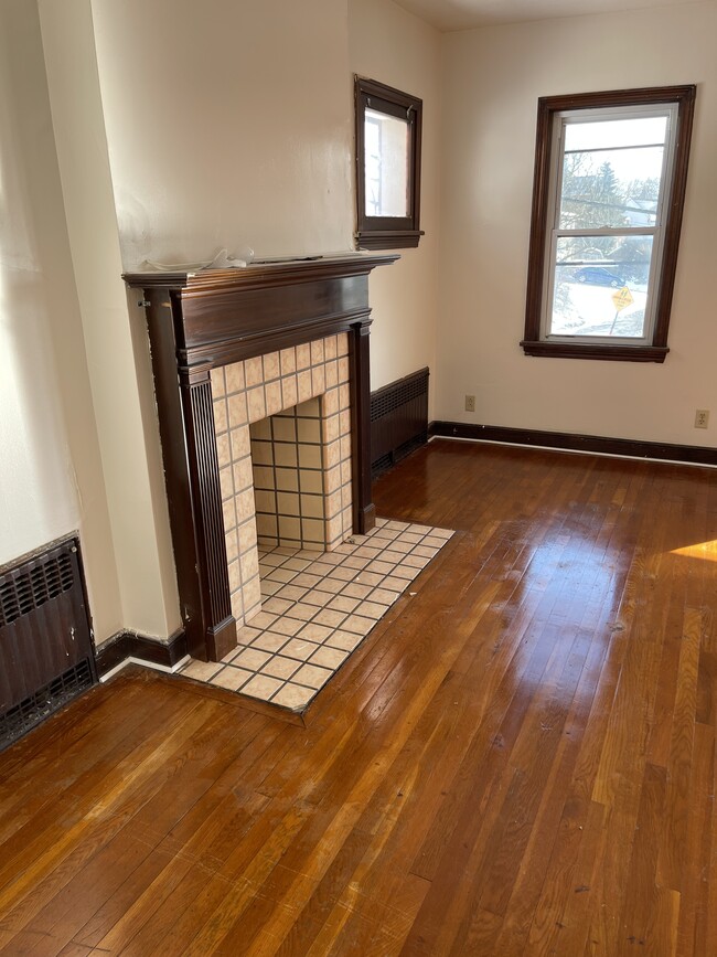 Family room - 3417 Grover St Townhome