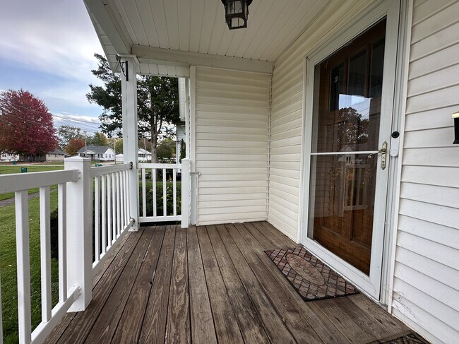 Photo - 862 E 4th St