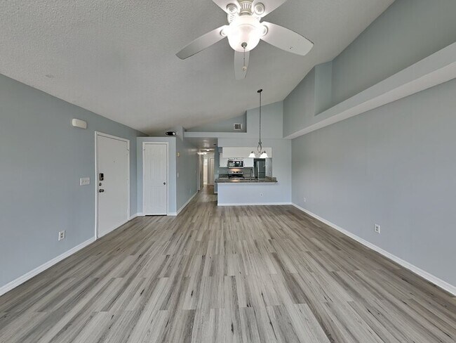 Photo - 2020 Royal Bay Blvd