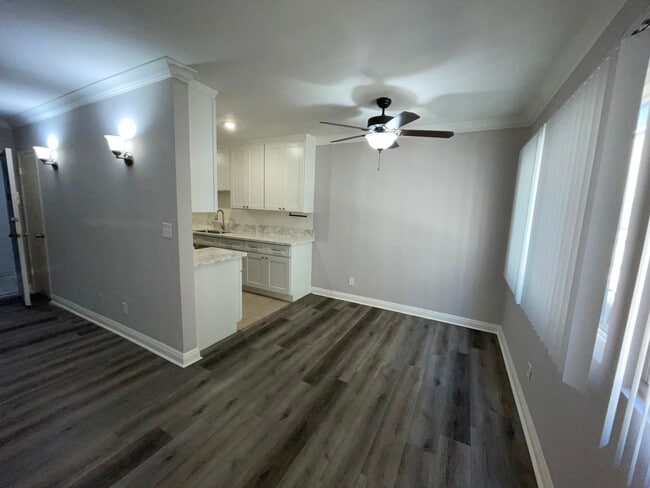 Photo - 345 S Manhattan Pl