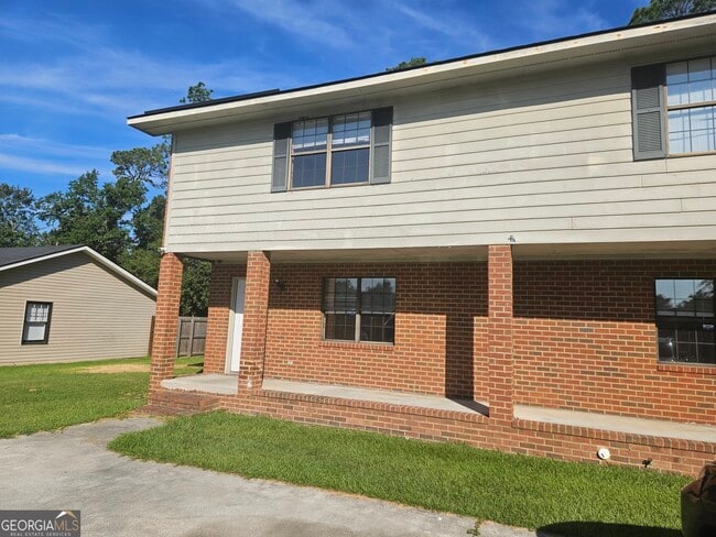 Building Photo - 818 Robin Hood Trail Unit A