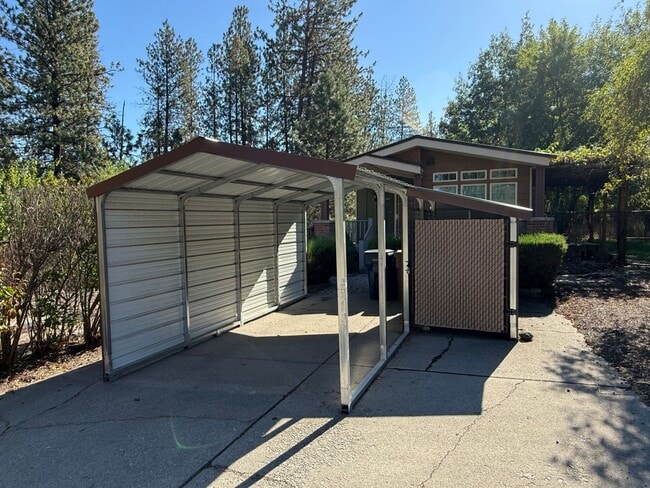 Building Photo - Beautiful 1 bed 1 bath home close to Spoka...