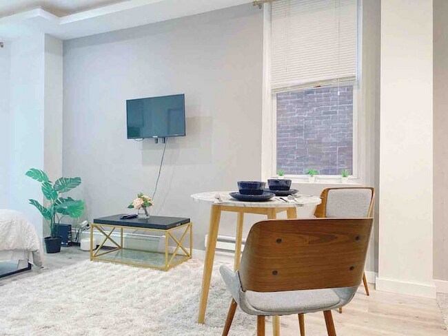 Photo - 2402 Spruce St Unit 1R