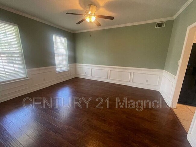Photo - 832 Prairie Ln