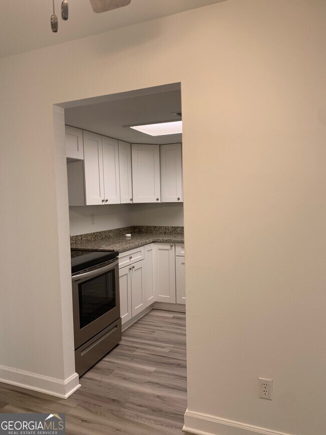 Photo - 695 Douglas Dr