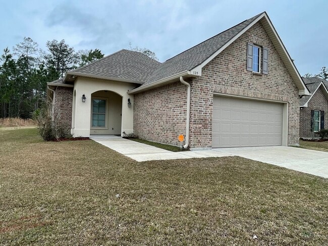 Building Photo - Berkshire Beauty