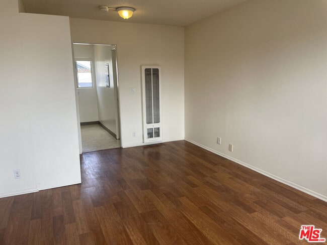 Photo - 1150 N Commonwealth Ave Unidad #6