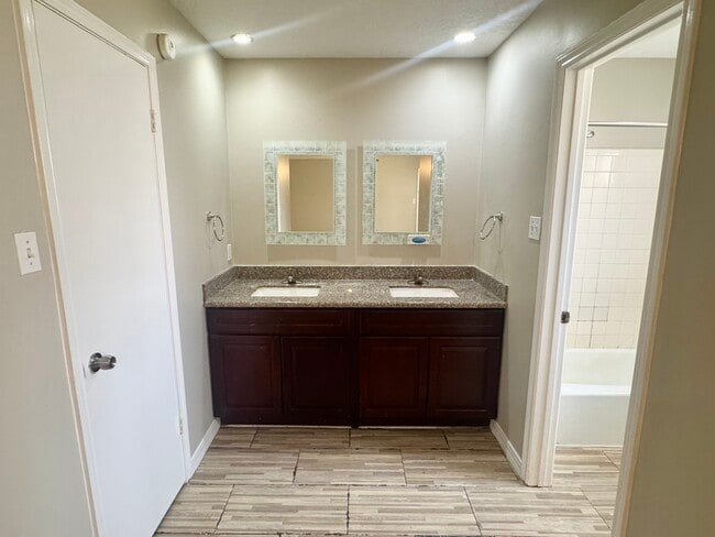 Building Photo - 9622 Sandstone Rd