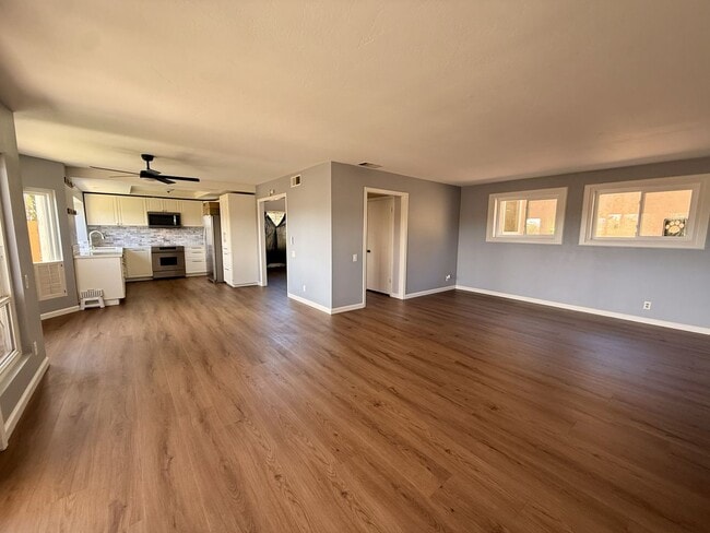 Photo - ***Special***Large 3 bedroom home in quiet neighborhood cul-de-sac with amazing views