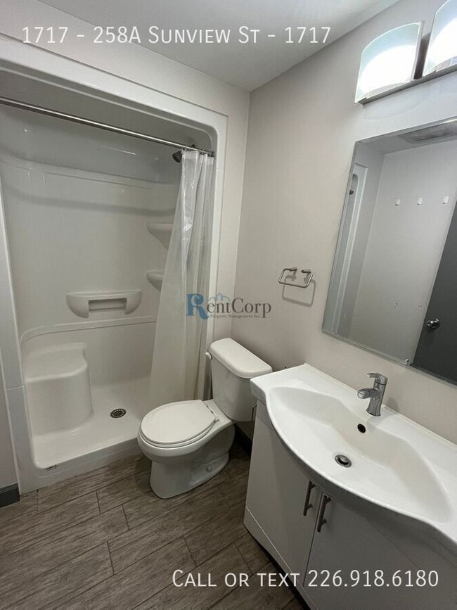 Photo - 258A-258A Sunview St