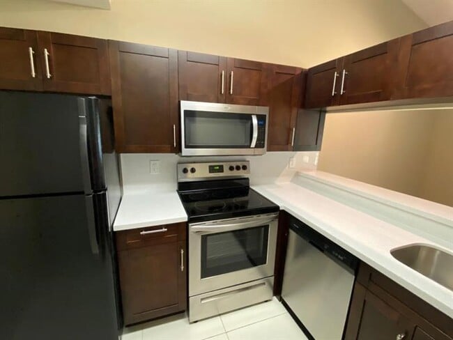 Building Photo - 19213 Glenmoor Dr Unit 19213 Rental