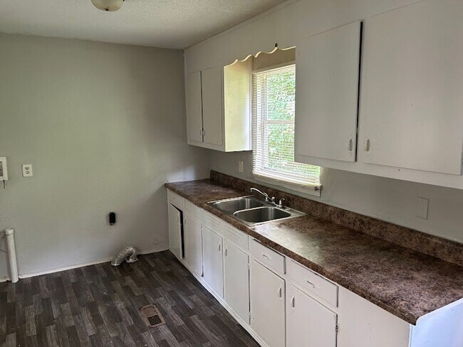 Photo - MOVE IN READY!!! $0.00 APPLICATION FEES FO...