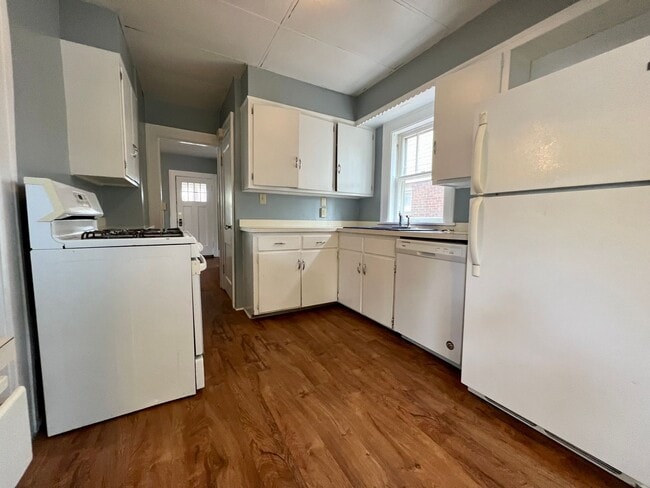 Photo - Spacious super clean 3 BR home close to Ba...