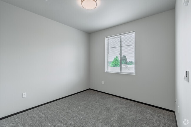1BR, 1BA - 552SF - Bedroom