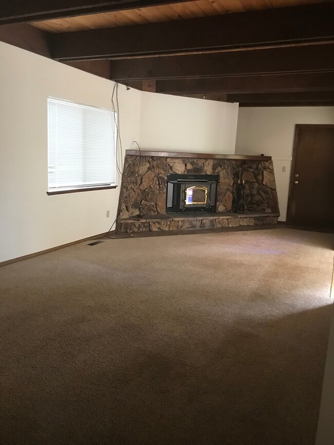 Photo - 255 Pelton Ln