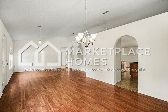 Photo - 830 Painesville St SE