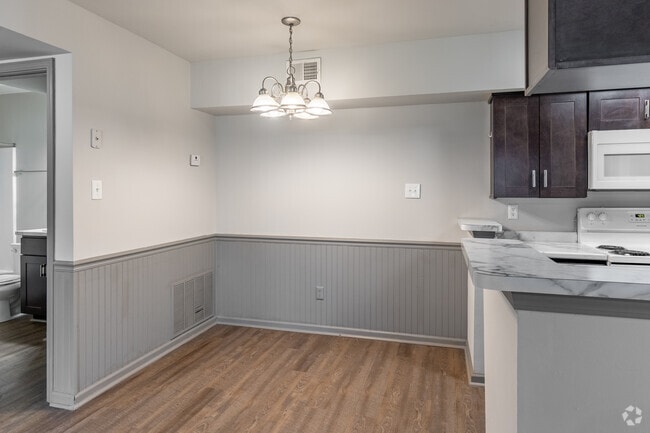 2HAB, 2BA - 950 ft² - Petersburg Square