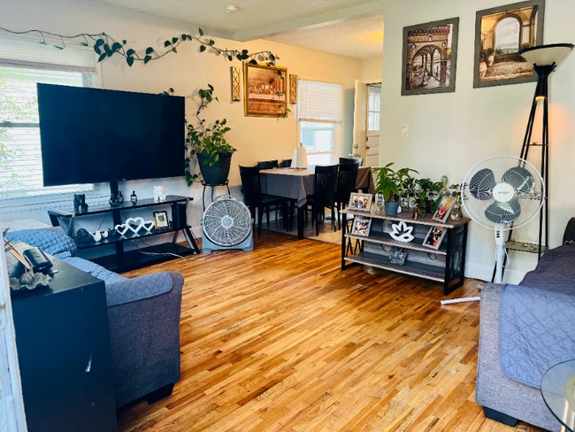 Building Photo - 5532 Penn Ave S Rental