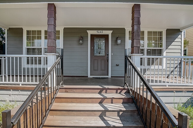 Photo - 5042 7th Ave NE